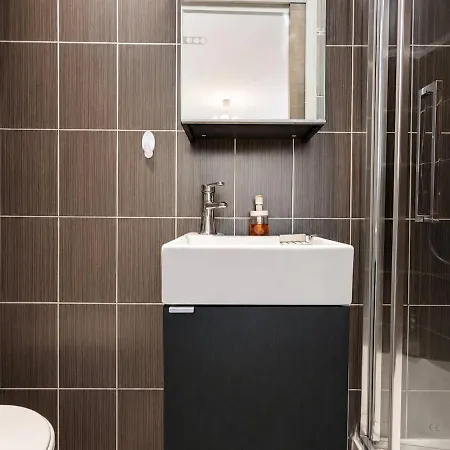 Appartement Cosy Buttes-chaumont - 2 Personnes Parijs